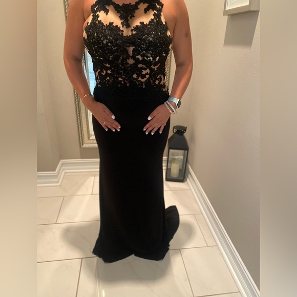 Beautiful Black Elegant Dress - Picture 3 of 6